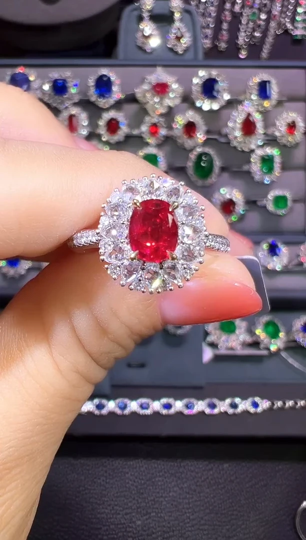 18K金镶嵌AIGS无烧鸽血红红宝石请***字1.02ct