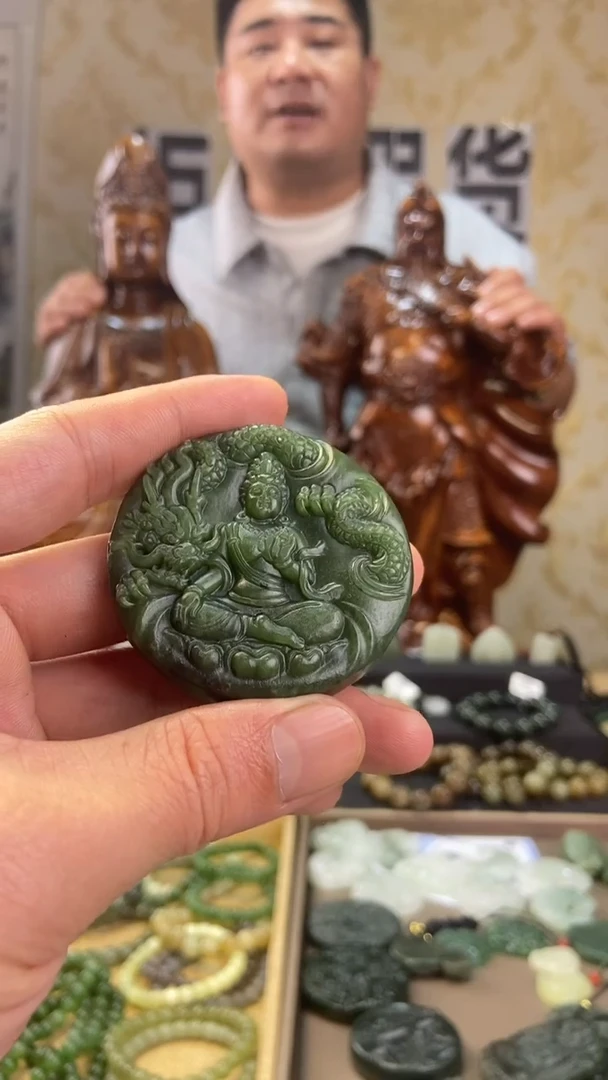 吊坠(不含链)未镶嵌和田玉（碧玉）和田玉遇龙观音吊坠