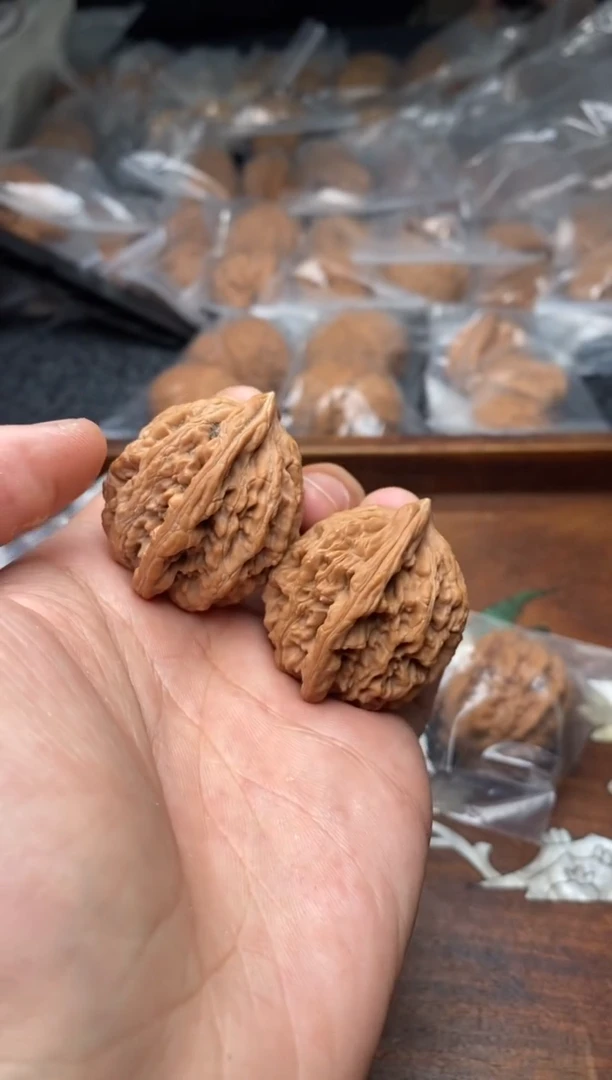 【闪购商品】文玩核桃把件A289号36尺虎头.团