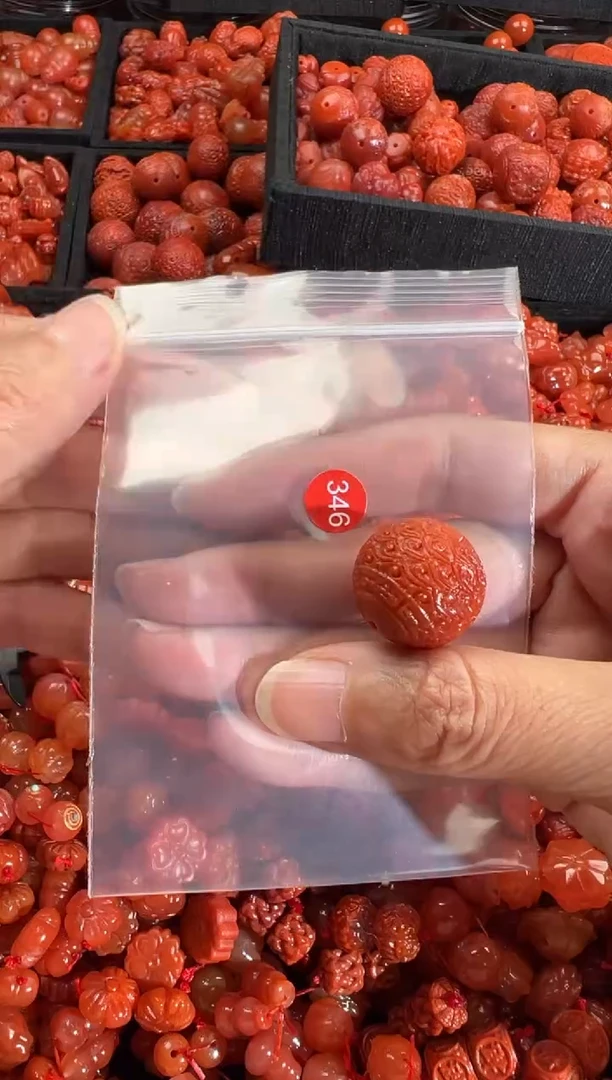 南红玛瑙未镶嵌颈饰1