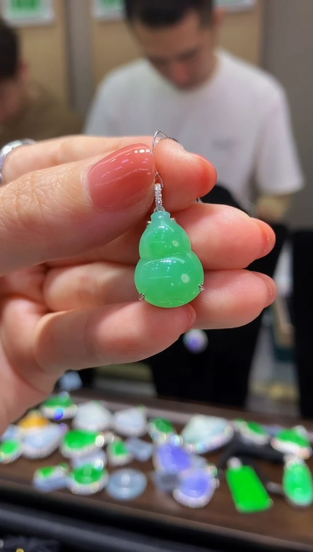 翡翠18K金镶嵌吊坠(不含链)-52翡翠葫芦多样性发货