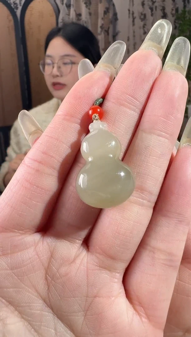 颈饰未镶嵌和田玉晴水葫芦 p