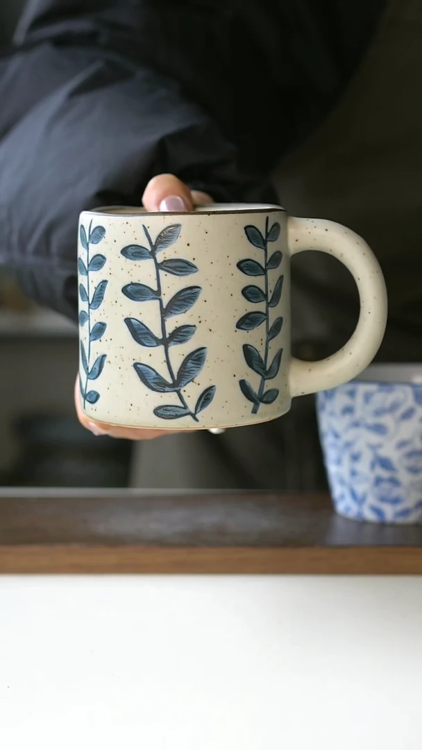 【闪购商品】陶瓷粗陶手绘藤蔓马克杯420ml@4-2@