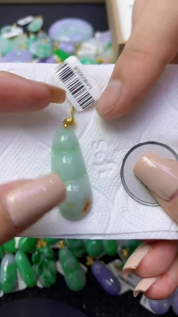 颈饰未镶嵌翡翠天然缅甸翡翠A货