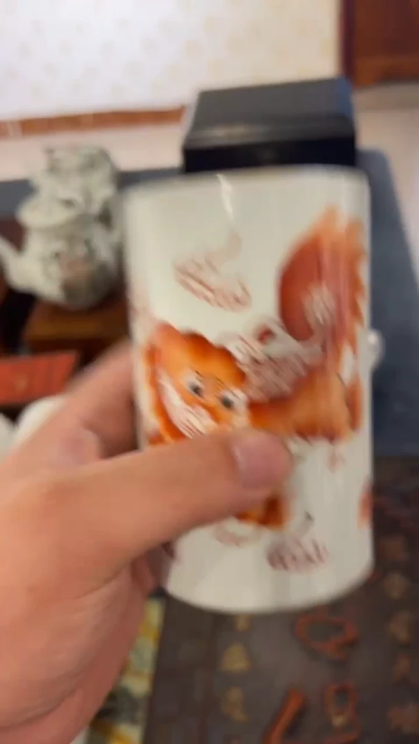 摆件瓷摆件瓷摆件狮子圆笔筒
