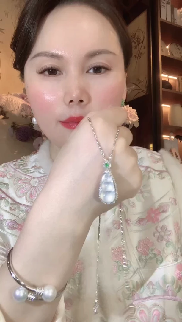 吊坠(不含链)18K金镶嵌翡翠A25