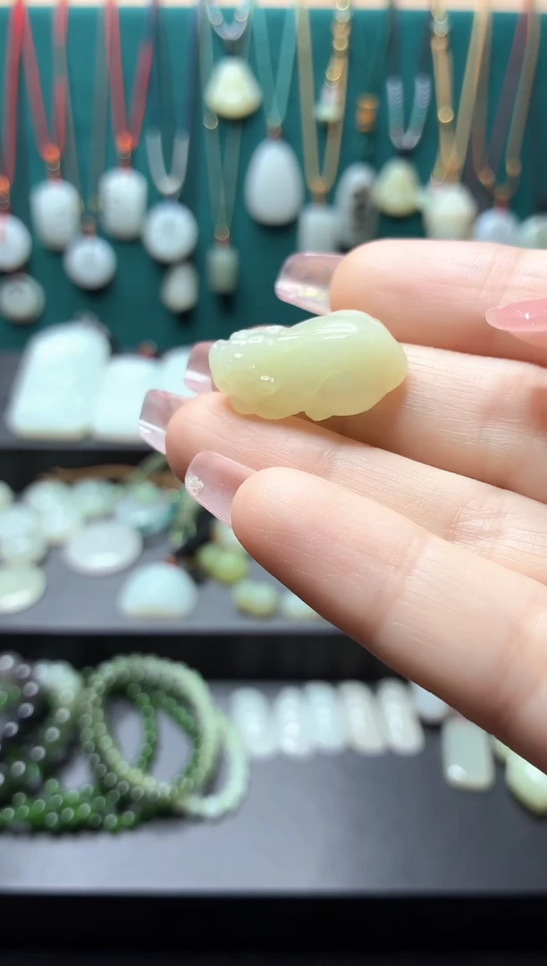 和田玉未镶嵌颈饰和田玉貔貅