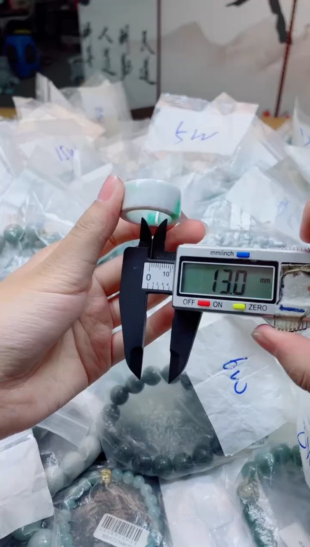 翡翠戒指未镶嵌戒圈