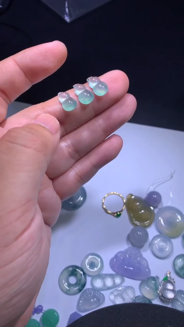 颈饰未镶嵌翡翠葫芦一手