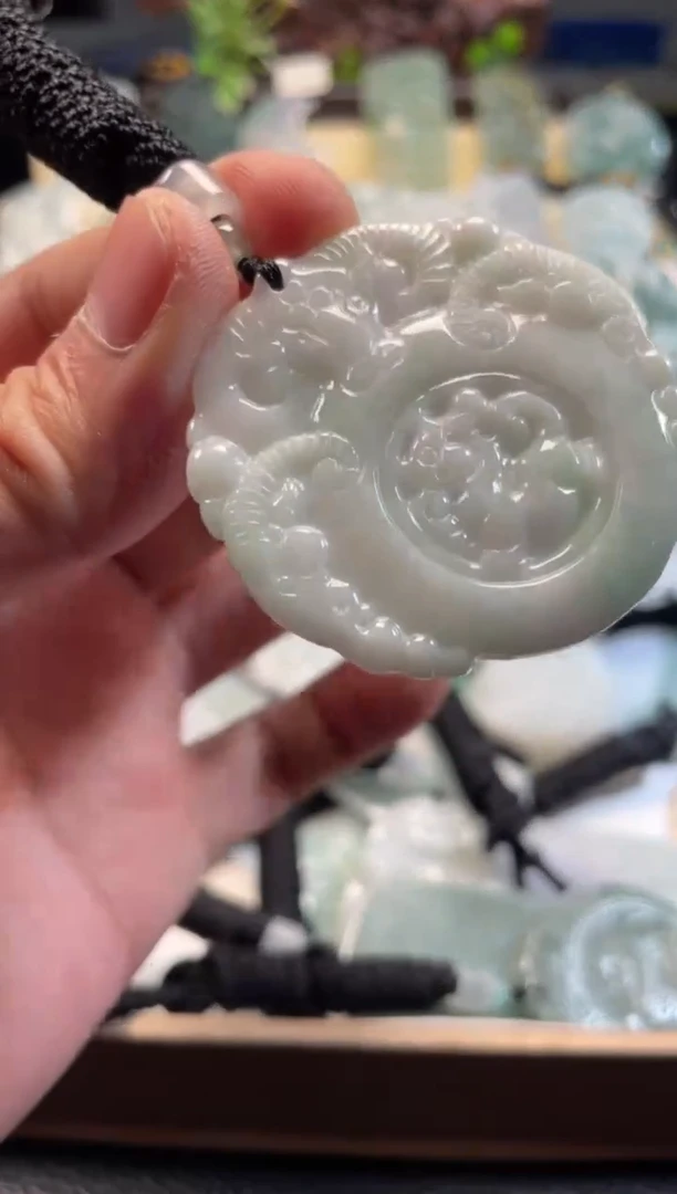 颈饰未镶嵌翡翠12/03/031