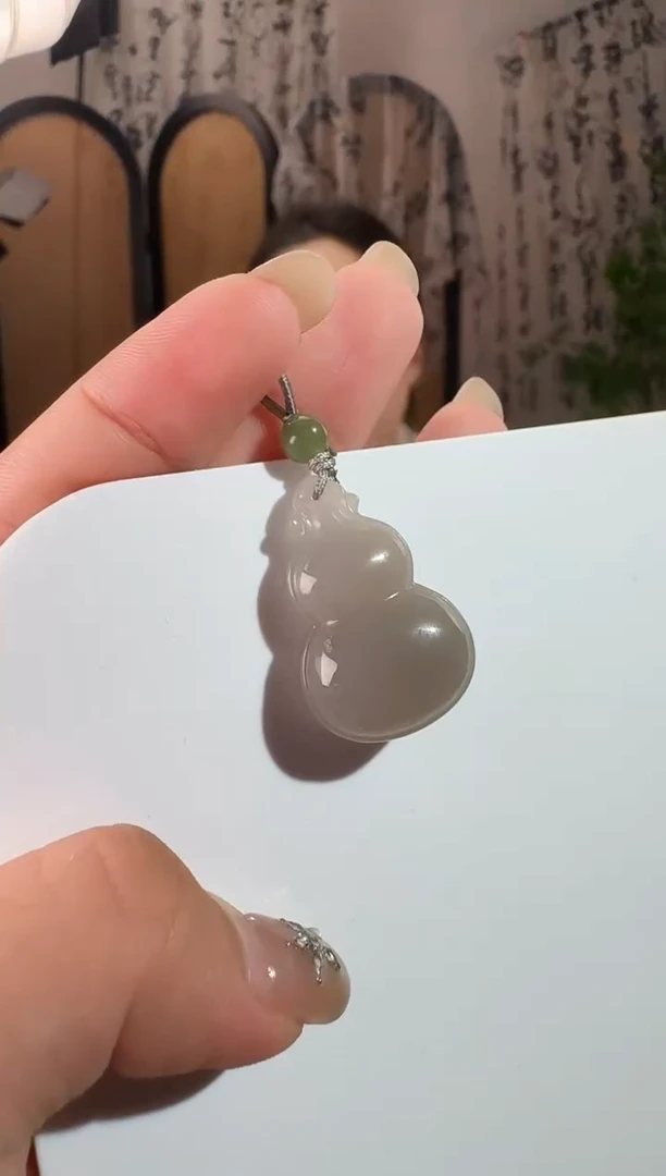 颈饰未镶嵌和田玉烟紫葫芦