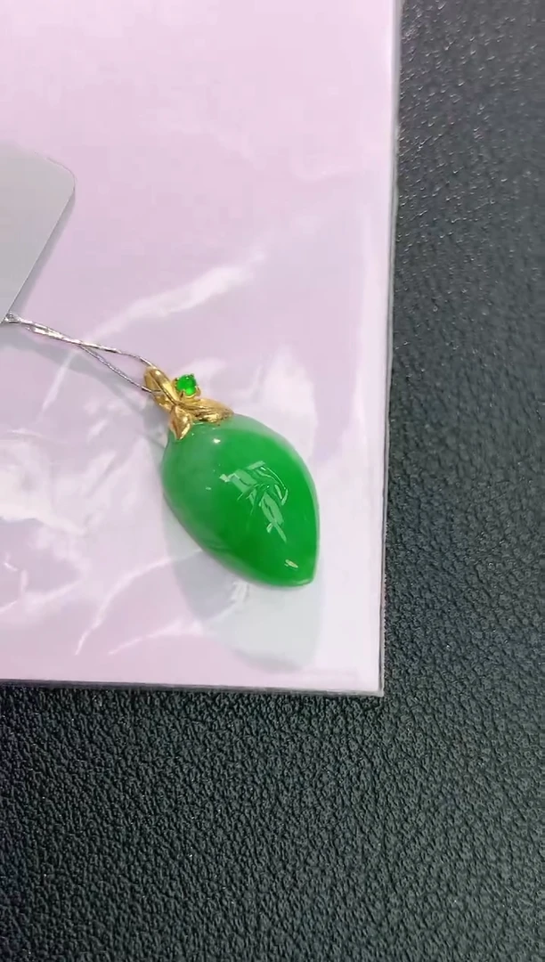 颈饰18K金镶嵌翡翠赠礼盒证书 丁丁