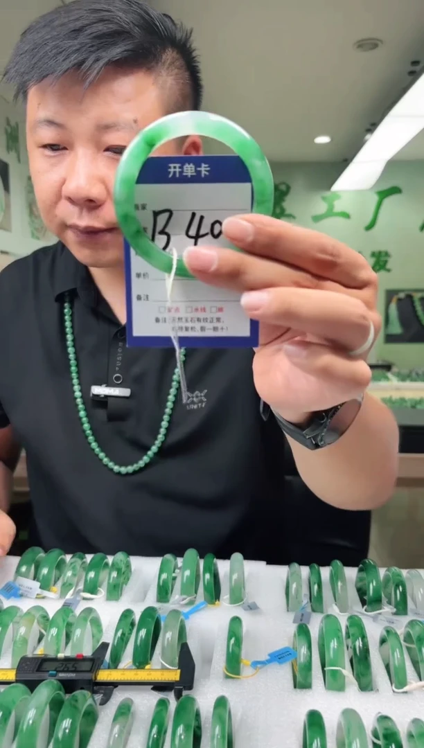 未镶嵌手镯石英质玉59