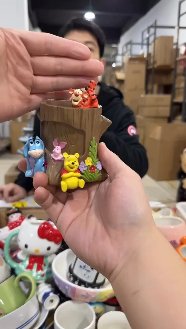 瓷片树脂维尼树桩笔筒