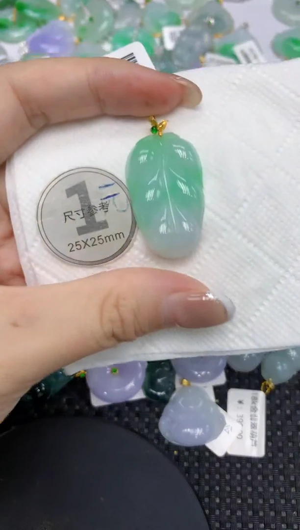 颈饰18K金镶嵌翡翠111111