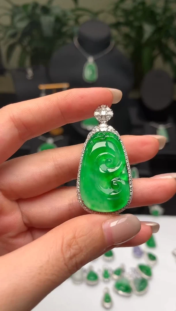 翡翠18K金镶嵌吊坠(不含链)如意