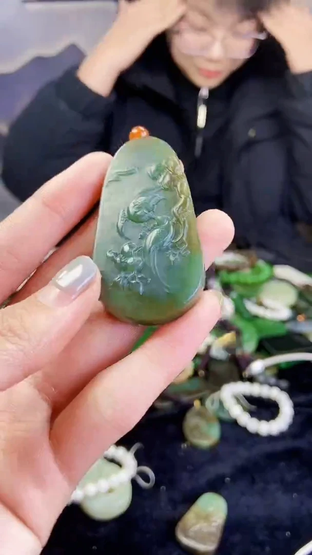 颈饰未镶嵌和田玉1