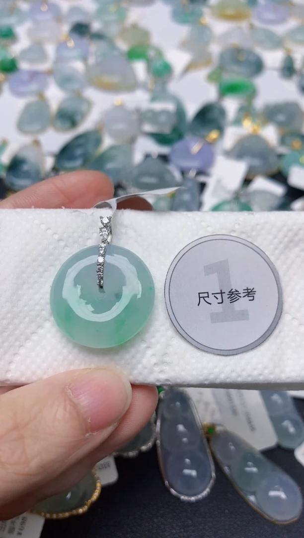 颈饰18K金镶嵌翡翠天然缅甸A货翡翠