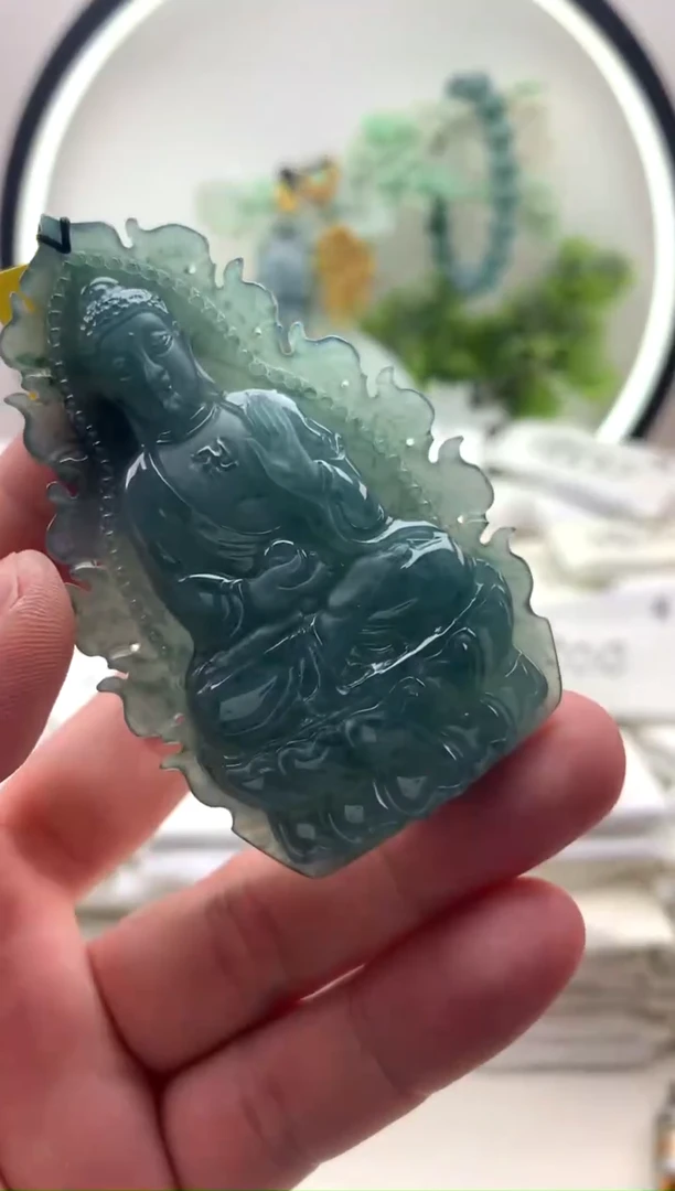 翡翠未镶嵌颈饰阿弥陀佛