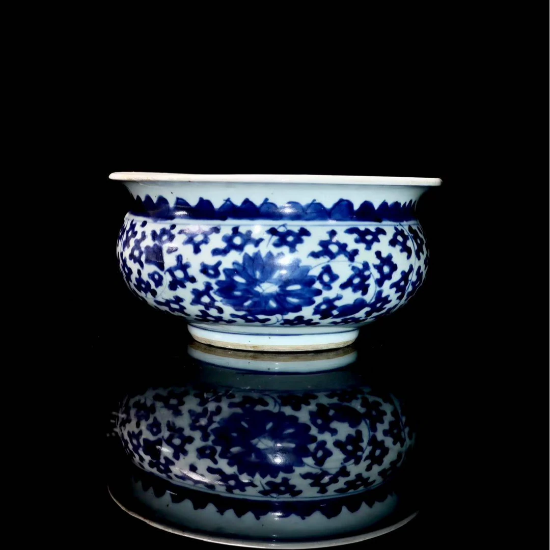 33: 清早期青花花卉纹炉