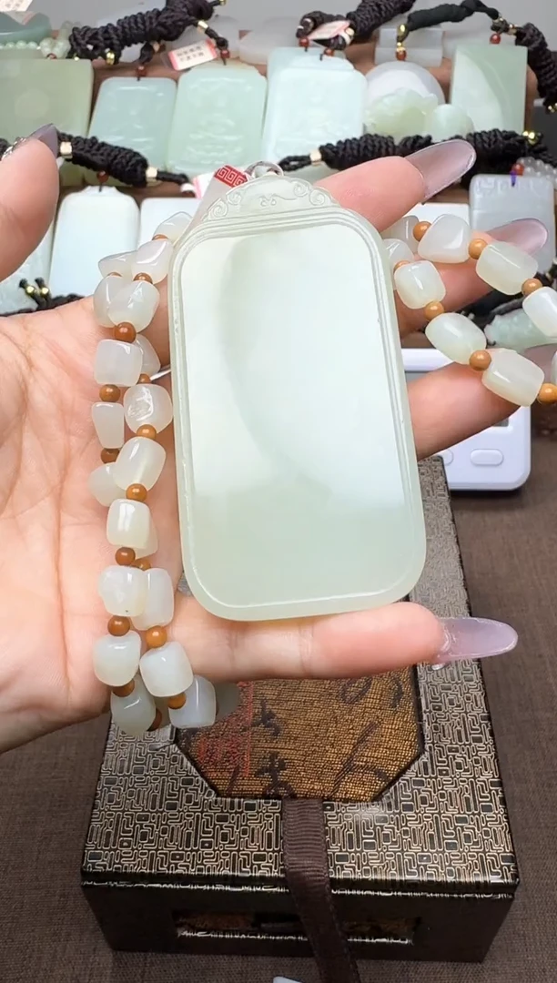 颈饰未镶嵌和田玉高****彦高德瓷砖