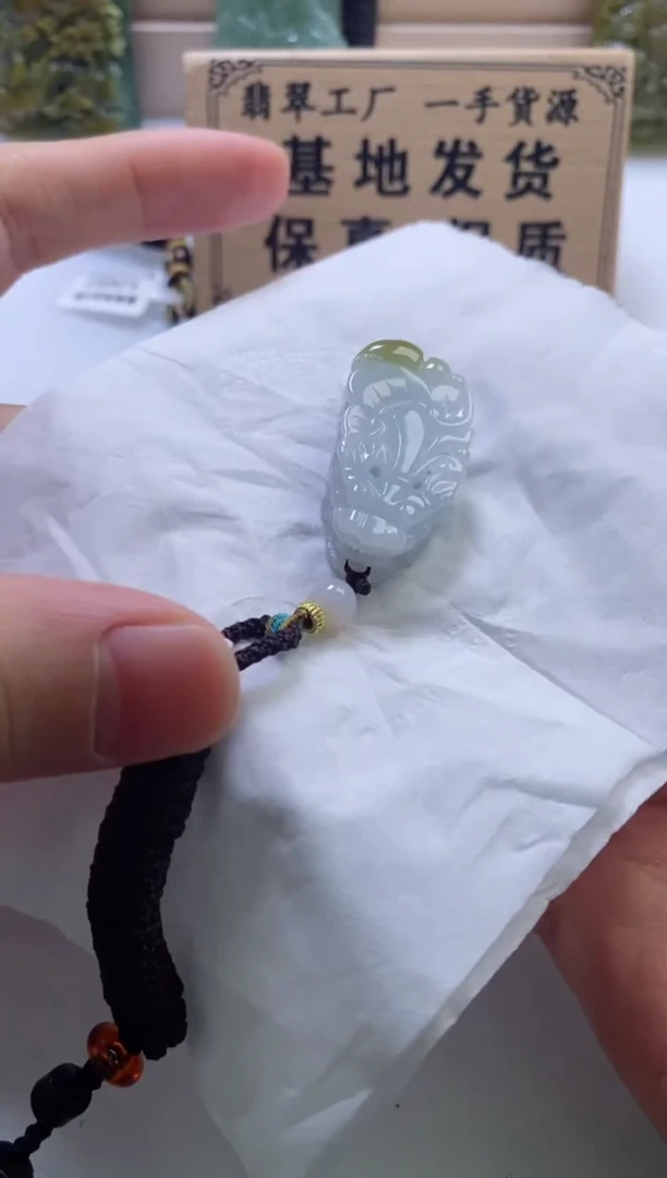 颈饰未镶嵌翡翠