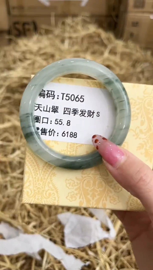 未镶嵌手镯石英质玉T5064