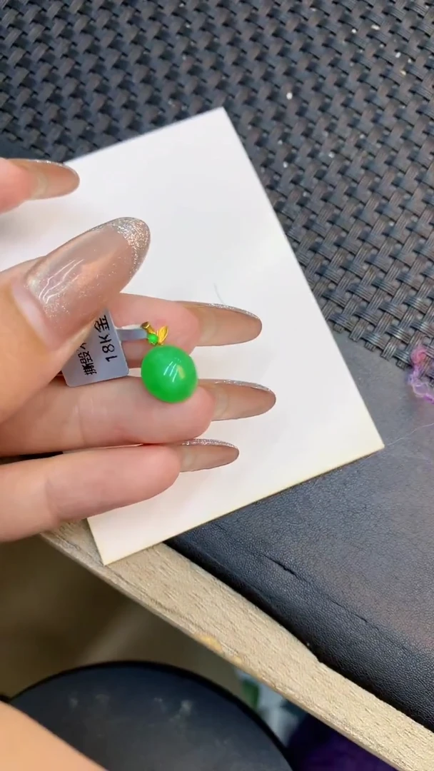 颈饰18K金镶嵌翡翠1