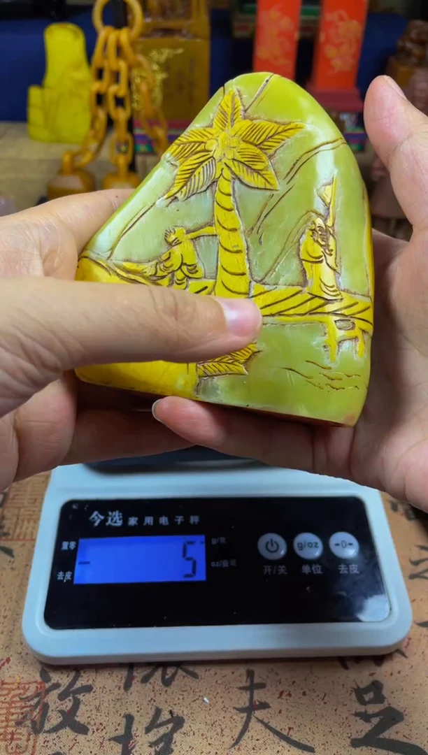 寿山石印石艾叶绿 石皮薄意雕随形摆件（守静笃）