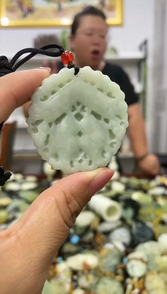 岫玉未镶嵌吊坠