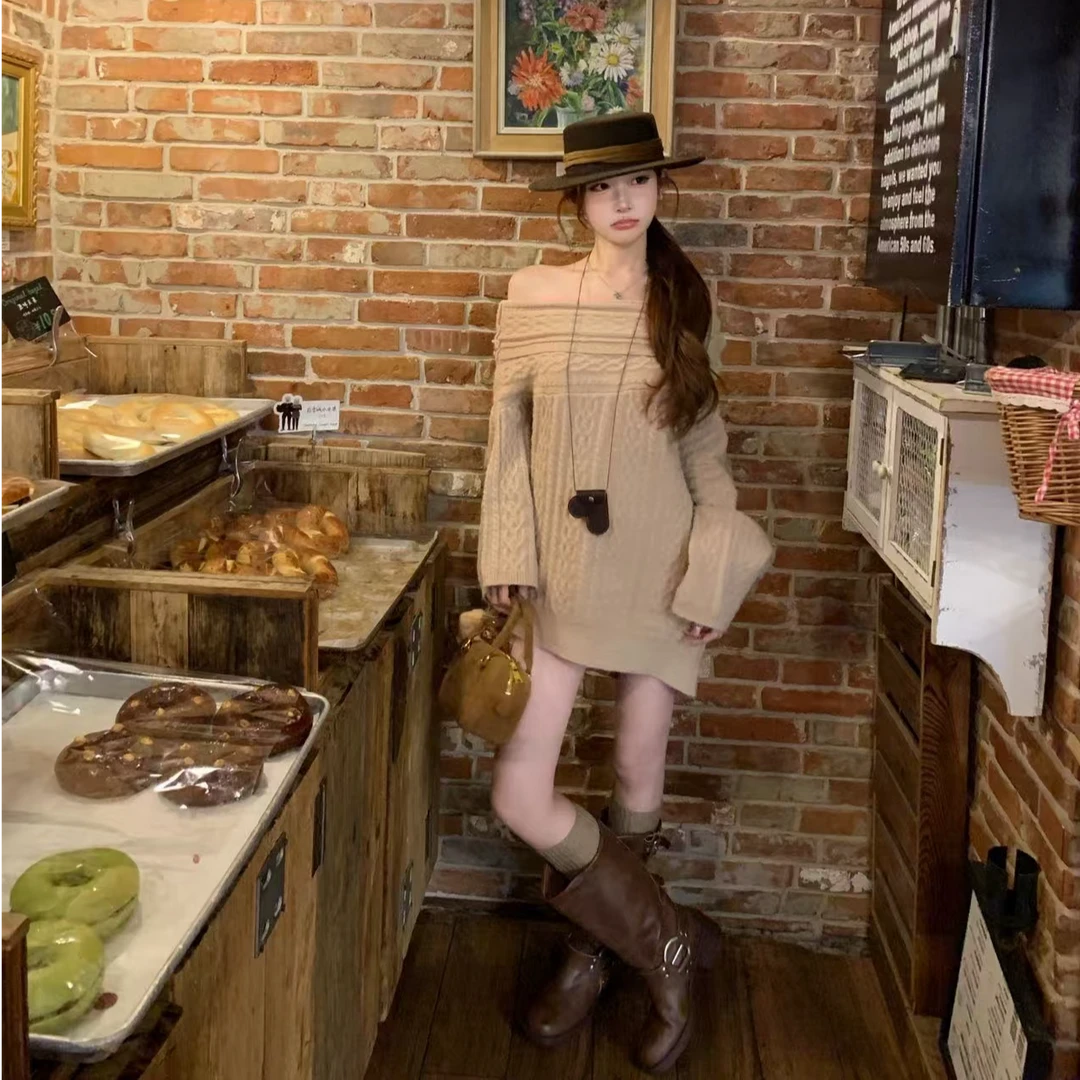 慵懒风斜肩针织毛衣女2025冬季韩系设计感长袖上衣搭配黑色短裤子