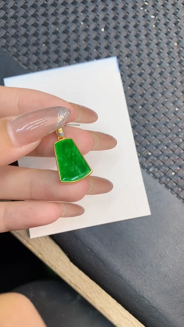 颈饰未镶嵌翡翠1