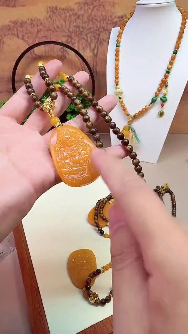 14K金镶嵌石英质玉（黄龙玉）颈饰A641
