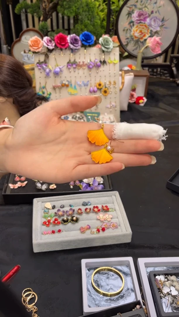 织绣月****7非遗绒花手工饰品