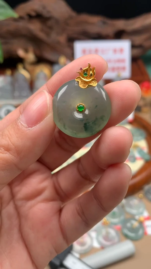 【闪购商品】翡翠吊坠(不含链)18K金镶嵌平安扣