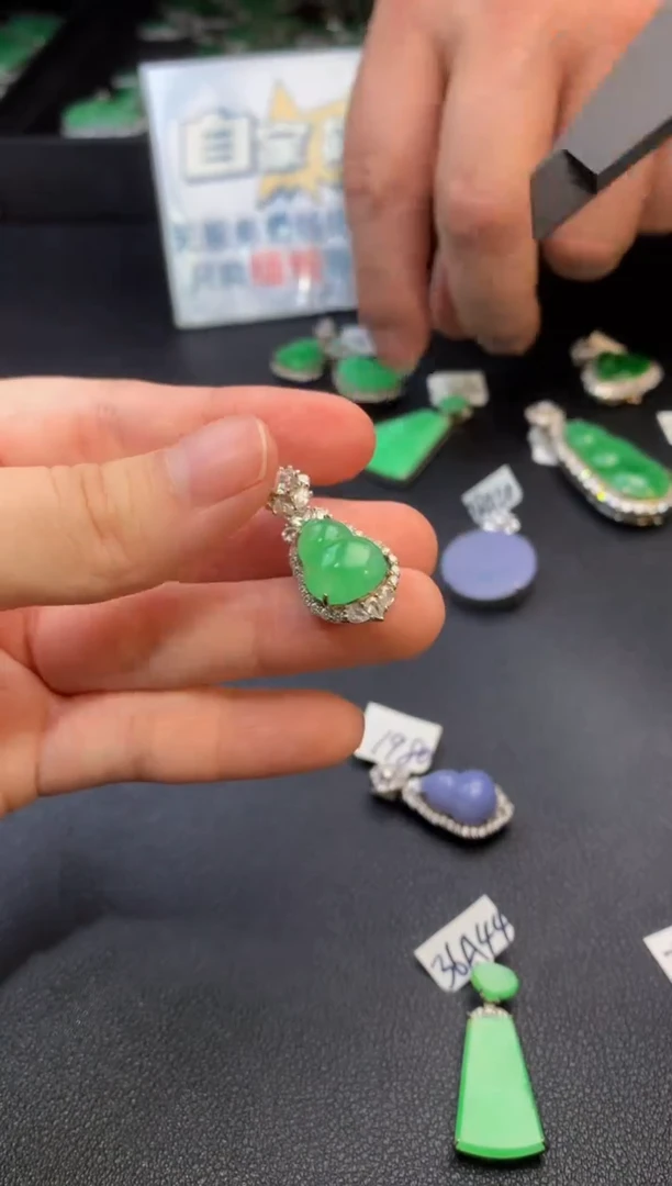 翡翠银S925镶嵌颈饰翡翠