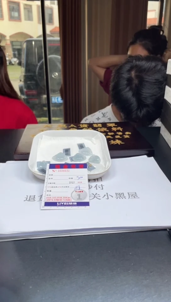 定制翡翠未镶嵌未抛光毛货多样性发其一拍一发一8532配金扣