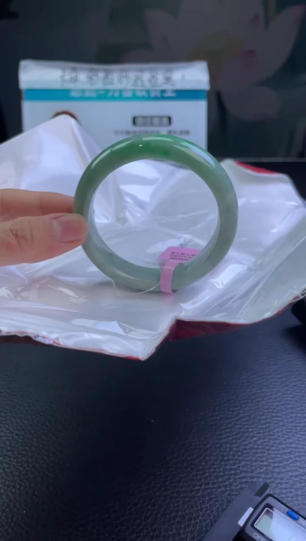 翡翠手镯未镶嵌8
