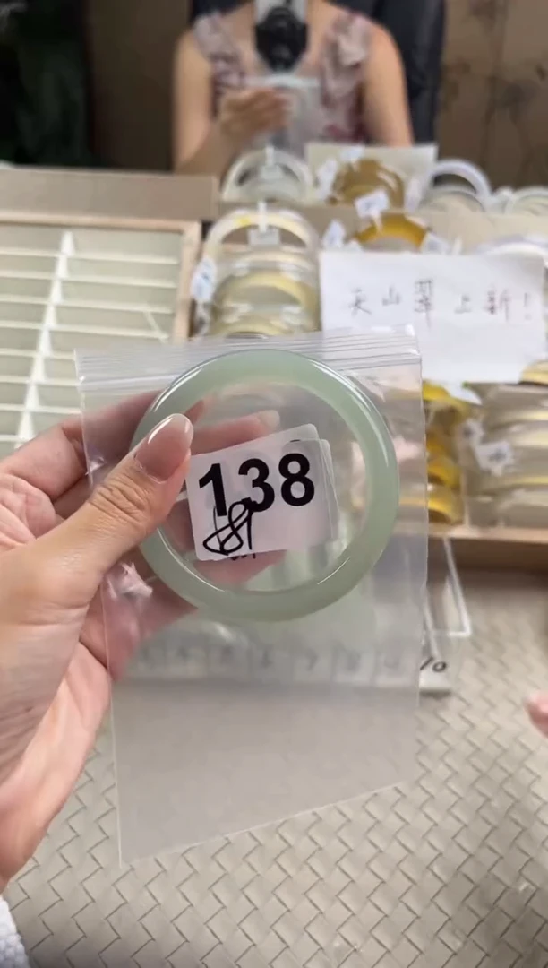 未镶嵌手镯石英质玉梨*诗138