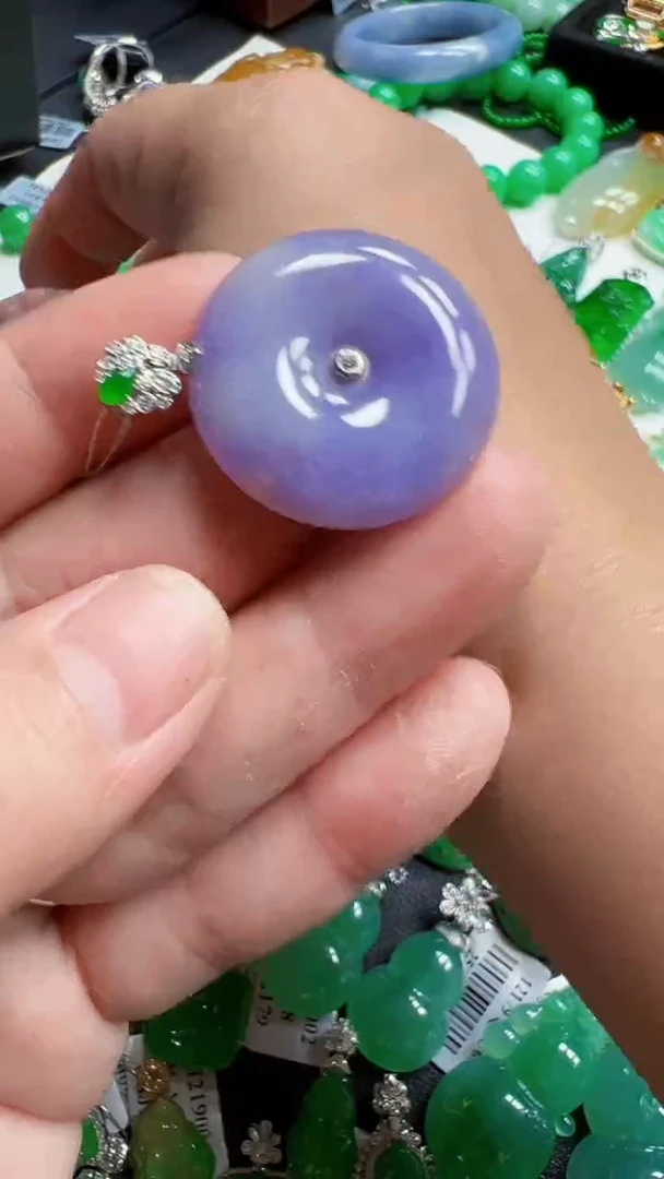 颈饰18K金镶嵌翡翠扣