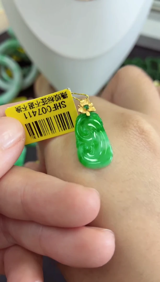 吊坠(不含链)18K金镶嵌翡翠挂件