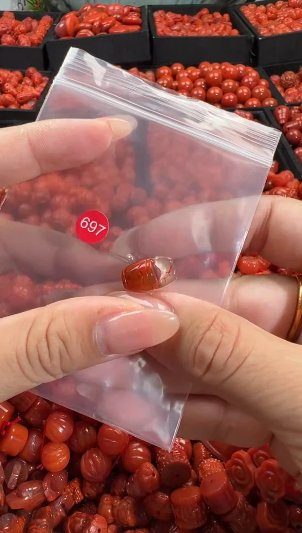 颈饰未镶嵌南红玛瑙1