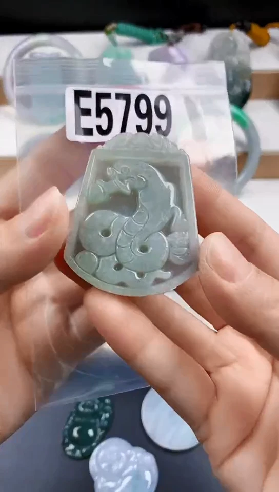 颈饰未镶嵌翡翠天然翡翠吊坠挂件
