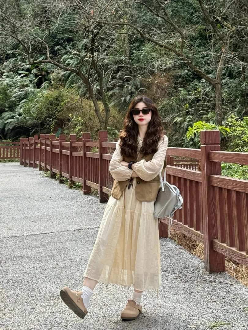 法式温柔风马甲连衣裙套装女2025春夏新款减龄显瘦甜美时尚两件套