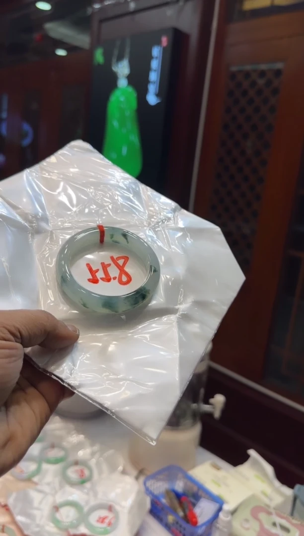 未镶嵌手镯翡翠手镯
