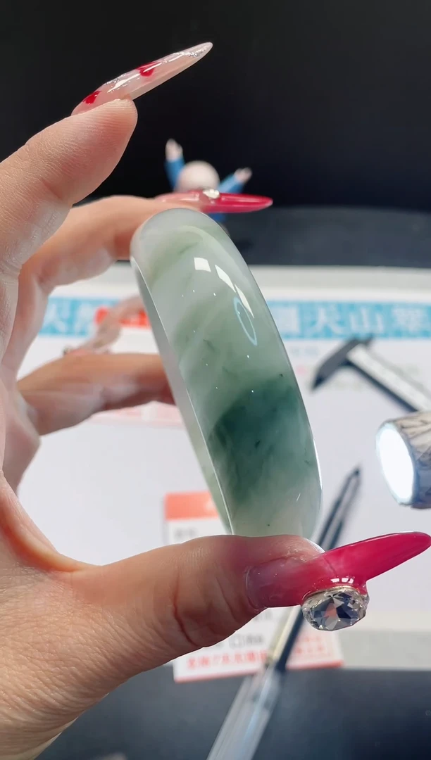 【闪购商品】石英质玉手镯未镶嵌22