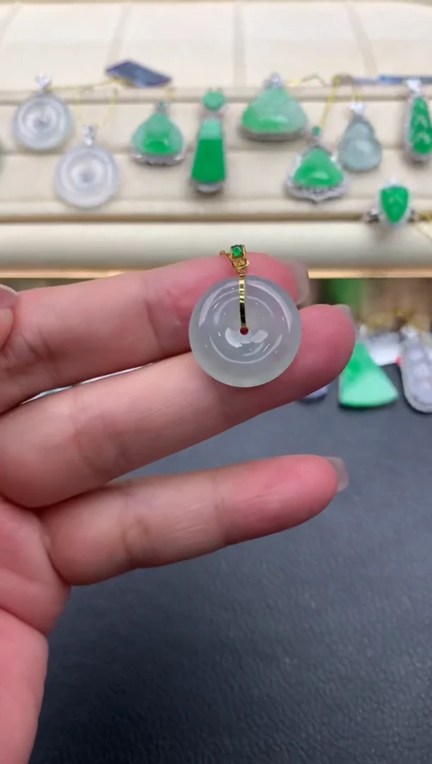 翡翠18K金镶嵌颈饰A105