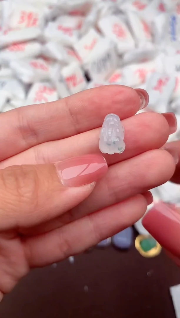 【闪购商品】翡翠挂件未镶嵌一
