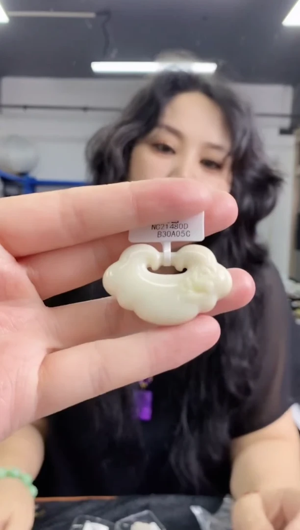 和田玉（白玉）未镶嵌吊坠(不含链)多样性发其一颜色微差