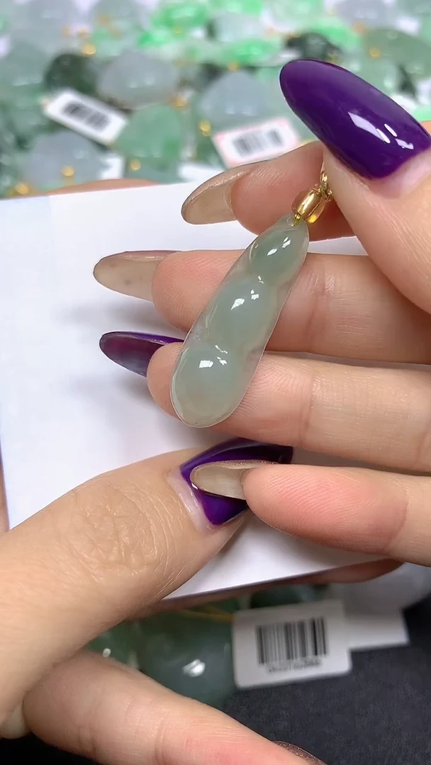 颈饰未镶嵌翡翠